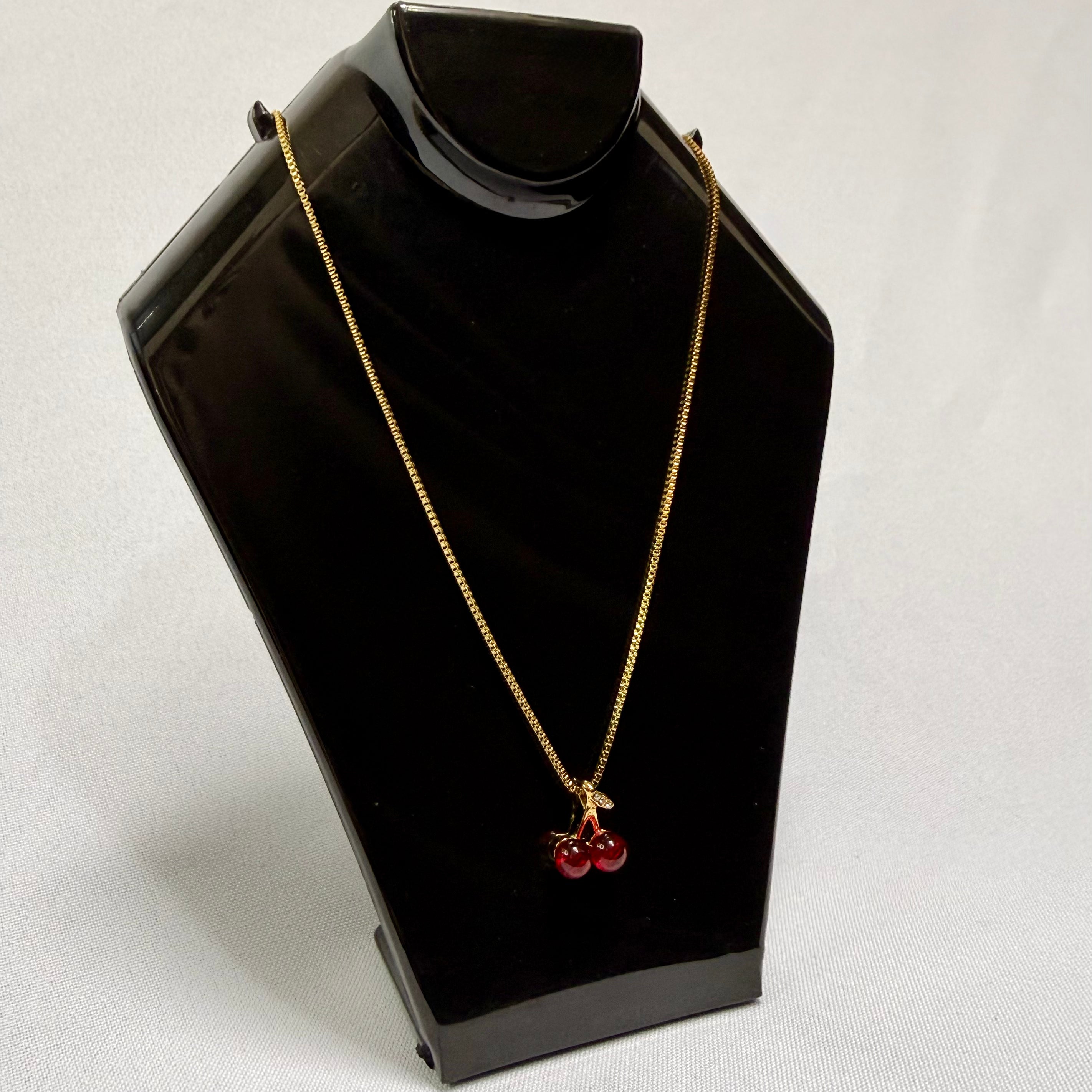 Cadena Box Mujer + Dije Cherry Roja